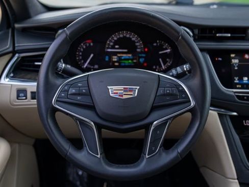 Used 2017 Cadillac XT5 FWD image 32