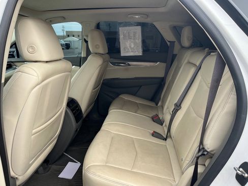 Used 2017 Cadillac XT5 Luxury w/ Driver Awareness Package AWD/4WD image 13