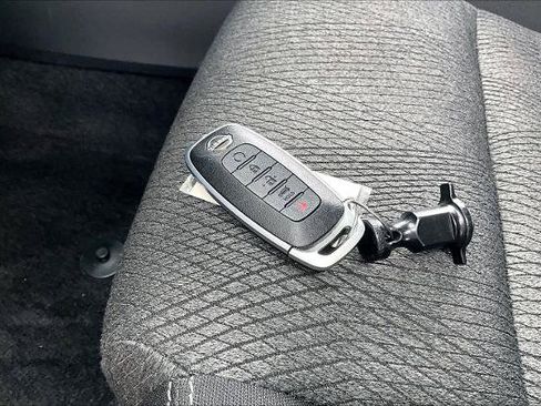 Certified 2026 Nissan Rogue SV FWD image 14