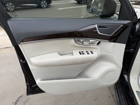 Used 2019 Volvo XC90 T5 Momentum w/ Protection Package Premier image 11