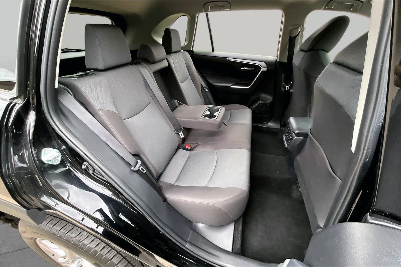 Used 2025 Toyota RAV4 XLE AWD/4WD image 18