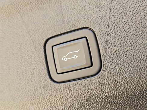 Used 2024 GMC Yukon Denali Ultimate AWD/4WD image 30
