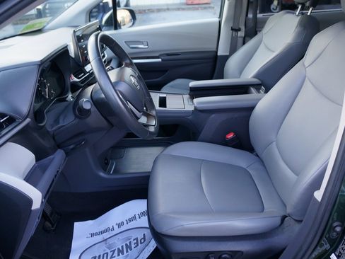 Used 2024 Toyota Sienna XLE image 18