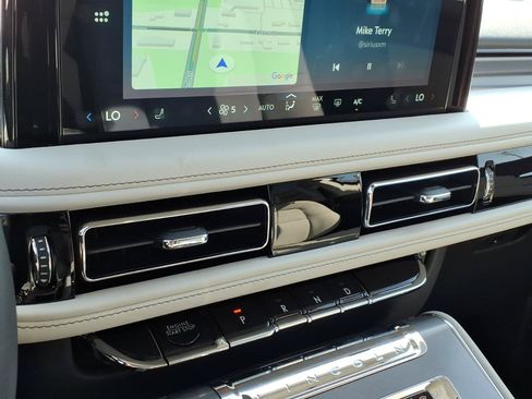 New 2026 Lincoln Aviator AWD image 16