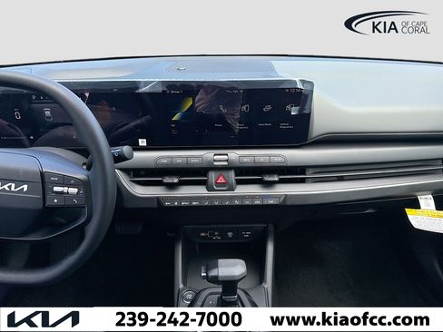 New 2025 Kia K4 LXS image 18