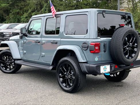 Used 2024 Jeep Wrangler Unlimited Sahara w/ Technology Group AWD/4WD image 11