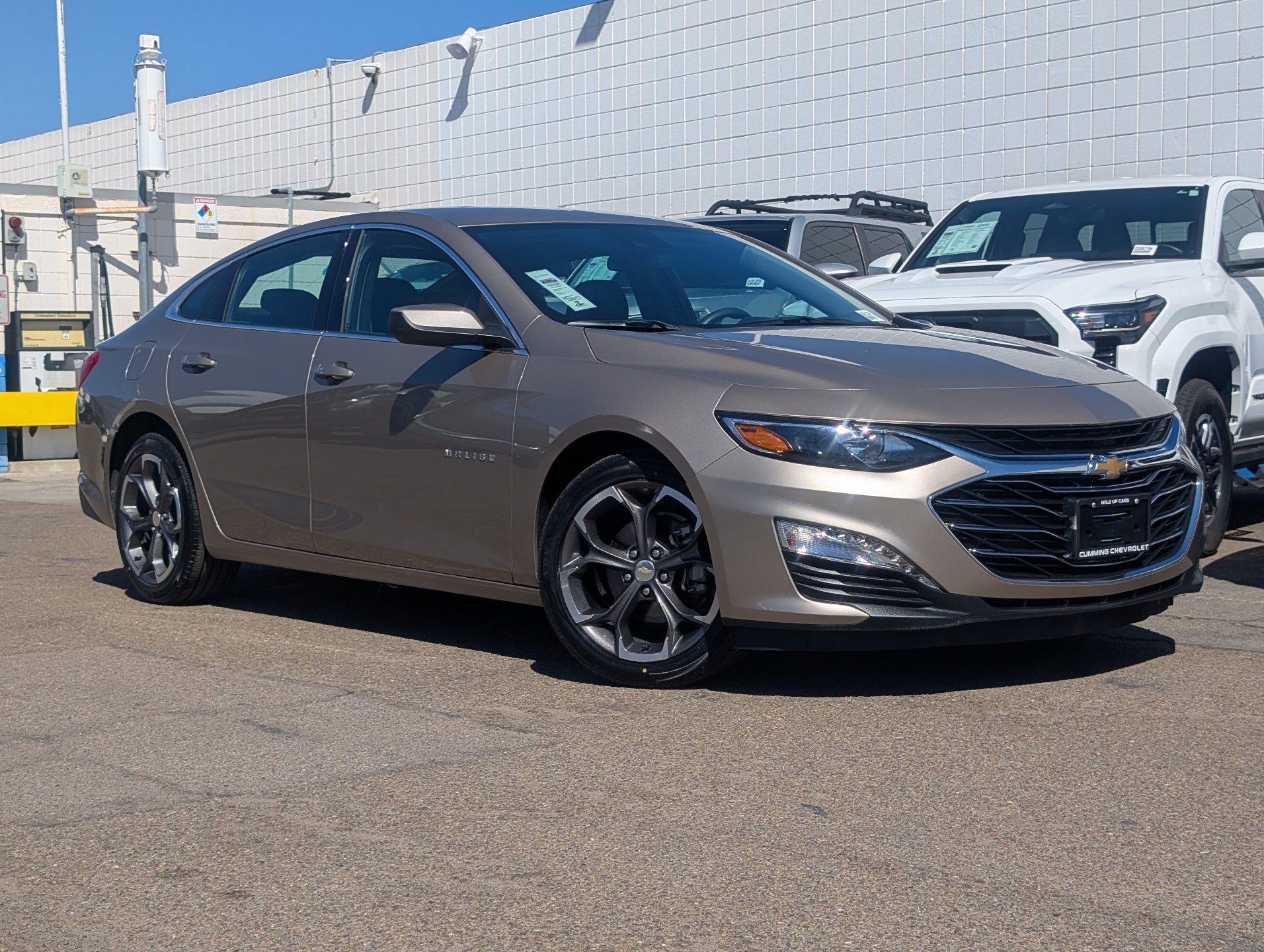 Used 2024 Chevrolet Malibu LT FWD image 2