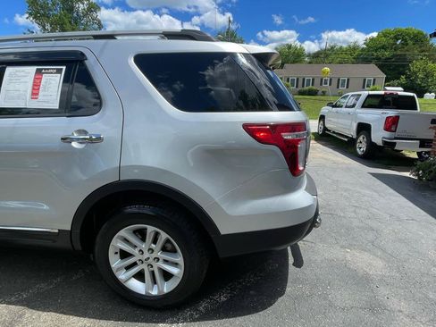 Used 2014 Ford Explorer XLT w/ Equipment Group 202A AWD/4WD image 5