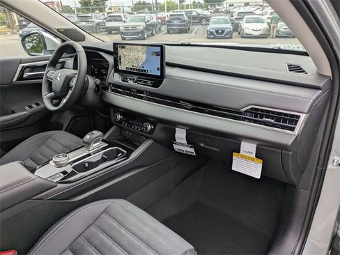 New 2025 Mitsubishi Outlander SE image 37