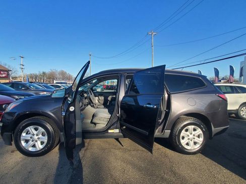 Used 2014 Chevrolet Traverse LS image 10