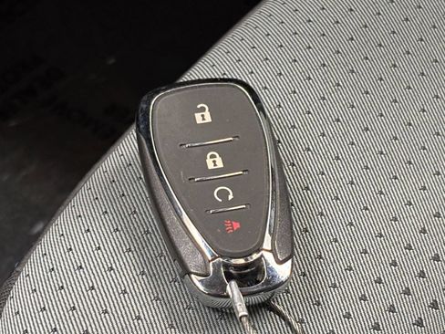Used 2025 Chevrolet Trax LT w/ LT Convenience Package FWD image 23