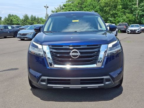 Used 2022 Nissan Pathfinder SV AWD/4WD image 2