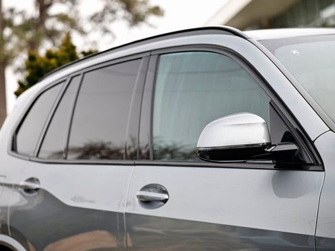 New 2026 BMW X5 xDrive40i w/ M Sport Package AWD/4WD image 3