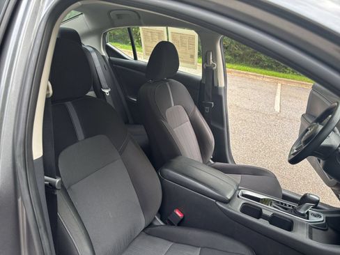 Used 2025 Nissan Sentra SV FWD image 27