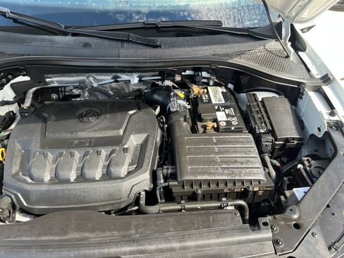 Used 2022 Volkswagen Tiguan SE R-Line image 28