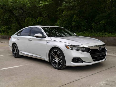 Used 2022 Honda Accord Touring image 2