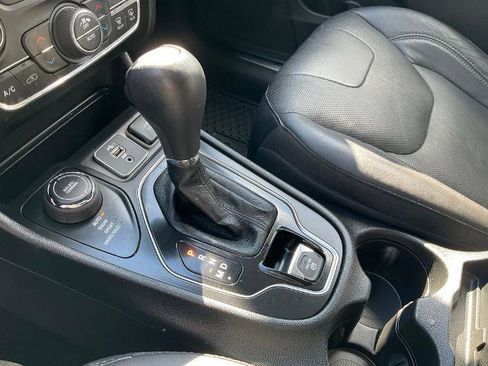 Used 2021 Jeep Cherokee Limited AWD/4WD image 7