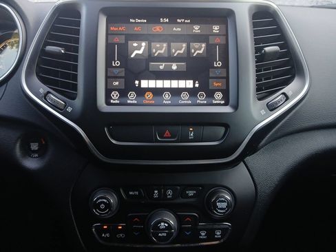 Used 2022 Jeep Cherokee Latitude Lux FWD image 4