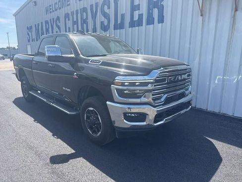 Used 2025 RAM 2500 Laramie AWD/4WD image 1