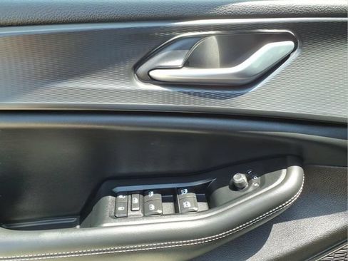Used 2023 Jeep Grand Cherokee Laredo AWD/4WD image 11