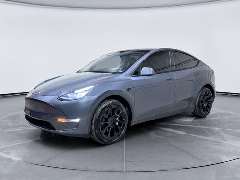 Used 2022 Tesla Model Y Long Range AWD/4WD image 1