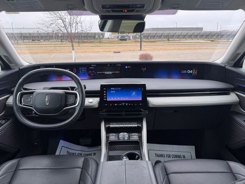 Used 2025 Lincoln Nautilus Premier AWD/4WD image 19