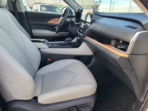 Used 2024 Toyota Grand Highlander Limited image 16
