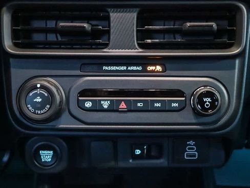 New 2025 Ford Maverick Lariat w/ Black Appearance Package AWD/4WD image 14