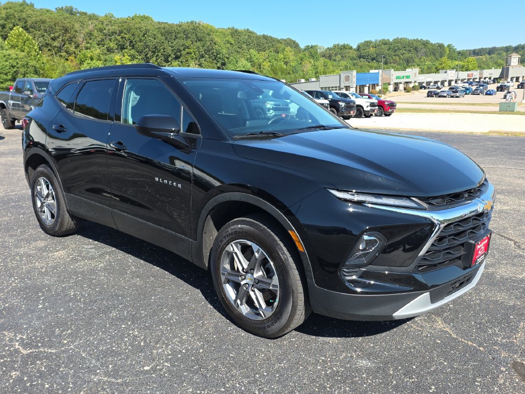 Used 2024 Chevrolet Blazer LT w/ Convenience Package FWD image 2