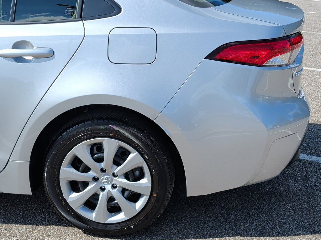 Certified 2026 Toyota Corolla LE FWD image 5