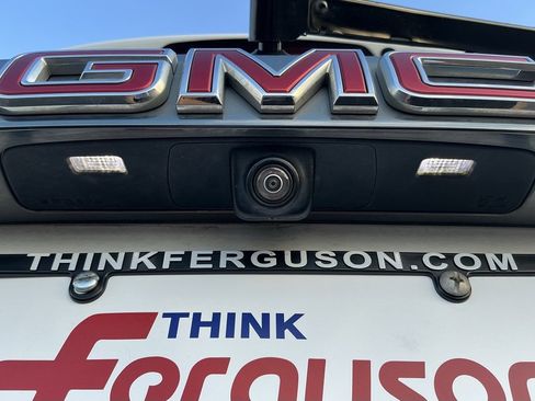 Used 2022 GMC Acadia AT4 w/ Preferred Package image 16