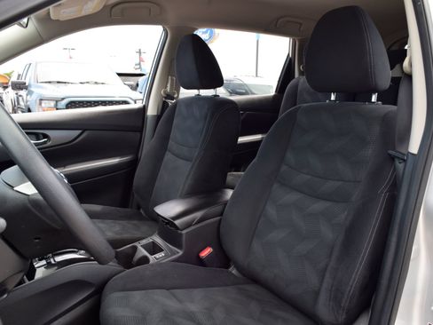 Used 2016 Nissan Rogue SV w/ SV Premium Package FWD image 16