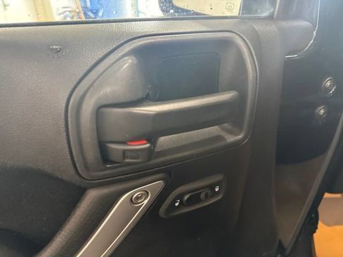Used 2016 Jeep Wrangler Unlimited Sahara AWD/4WD image 8