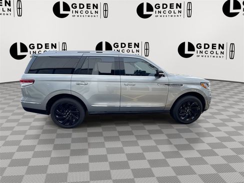 Certified 2023 Lincoln Navigator Reserve image 9