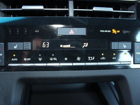 Used 2021 Toyota Avalon XLE w/ Carpet Mat Package (TMS) image 20