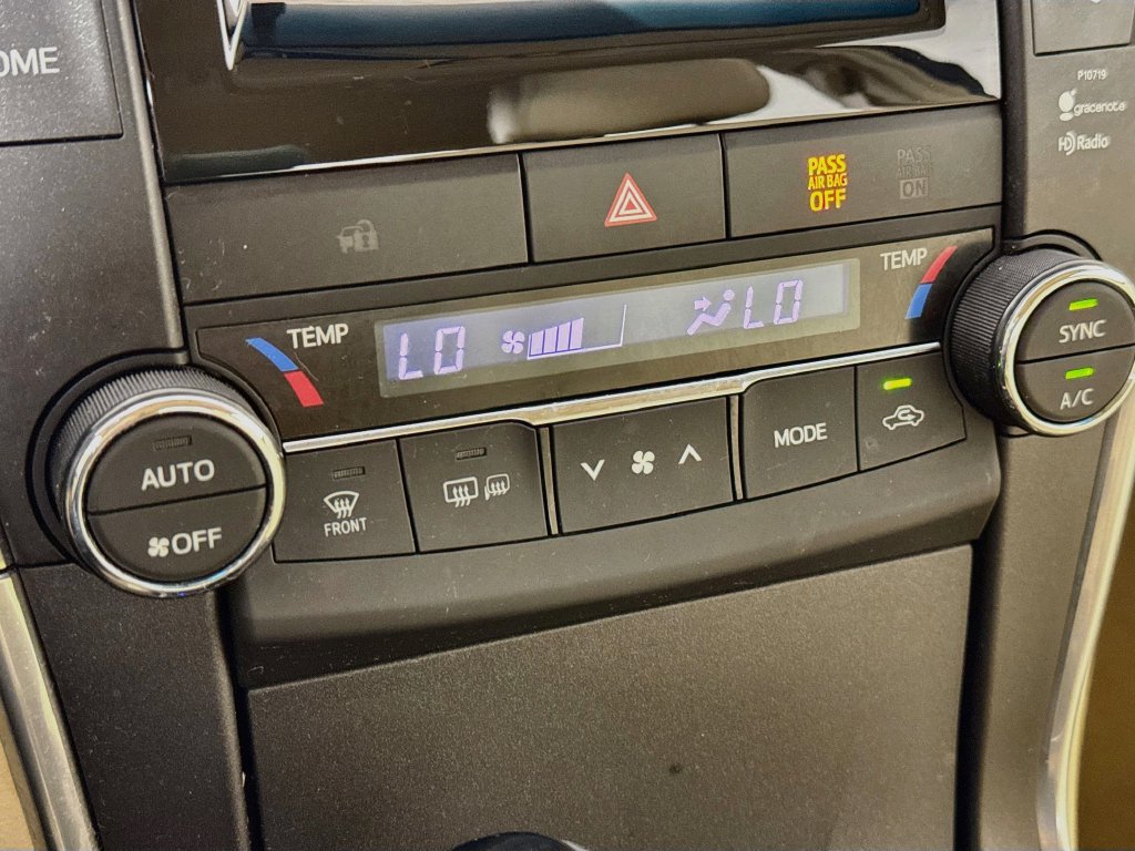 Used 2015 Toyota Camry XLE FWD image 18