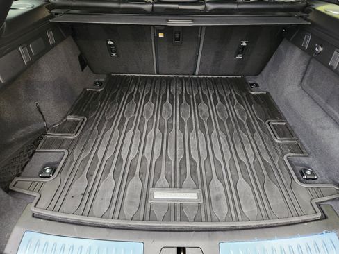 Certified 2026 Land Rover Range Rover Velar Dynamic SE image 33