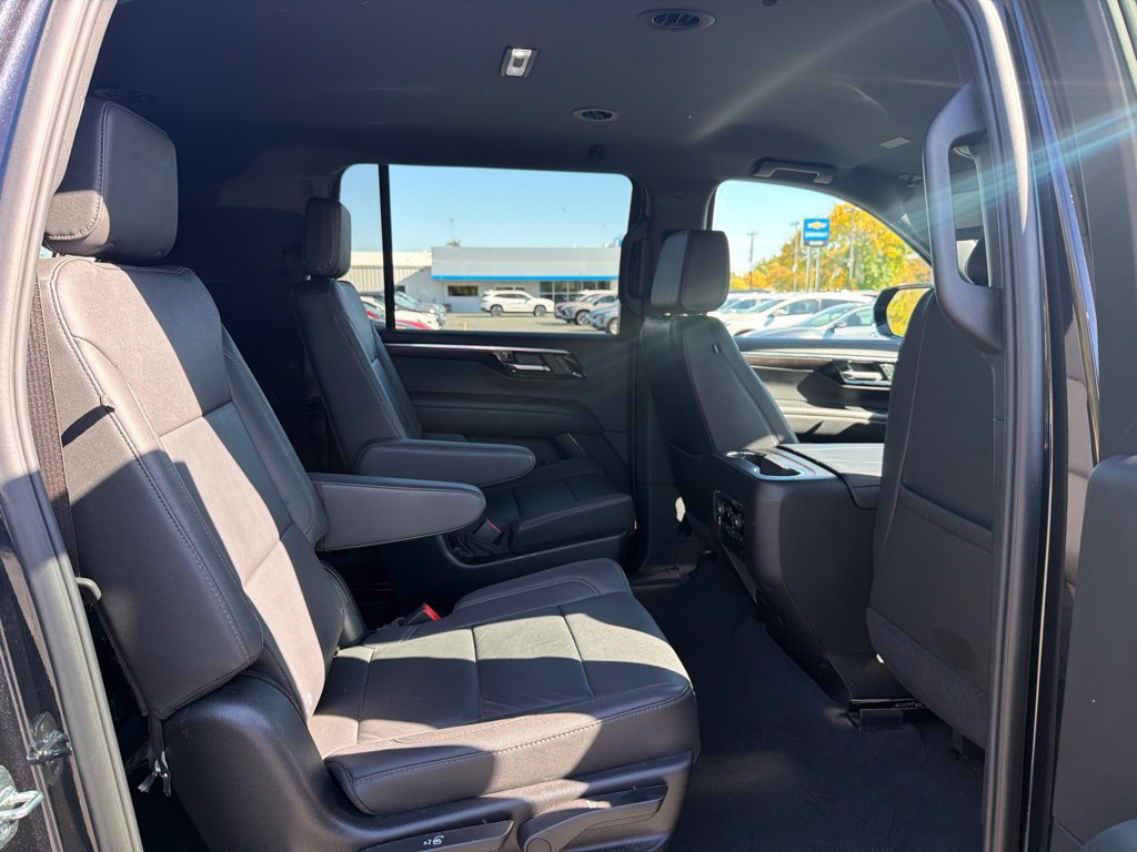 Used 2026 Chevrolet Suburban LT w/ Comfort Package AWD/4WD image 12