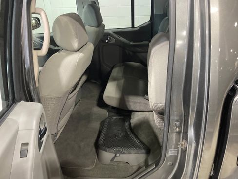 Used 2009 Nissan Frontier SE w/ SE Value Truck Pkg RWD image 17