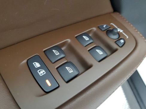 Used 2025 Volvo V60 B5 Cross Country Plus image 22