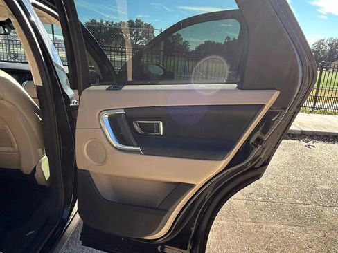 Used 2018 Land Rover Discovery Sport HSE image 18