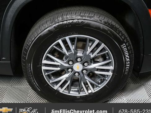 Certified 2025 Chevrolet Traverse LT FWD image 38