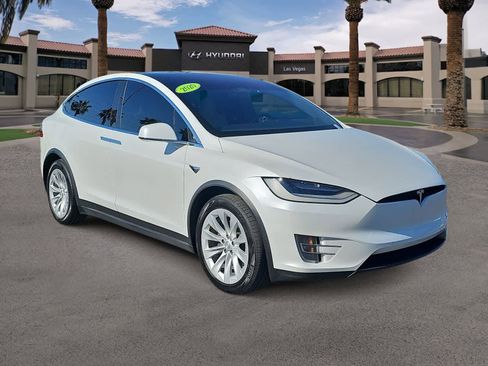 Used 2020 Tesla Model X Long Range image 2