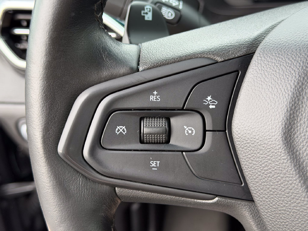 Used 2023 Chevrolet Bolt LT w/ Infotainment Package FWD image 26
