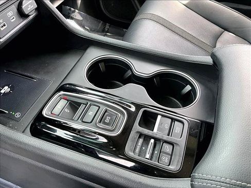 Used 2025 Honda Pilot Touring image 14
