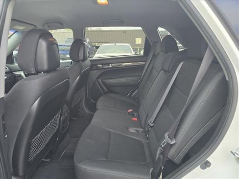 Used 2015 Kia Sorento LX image 11
