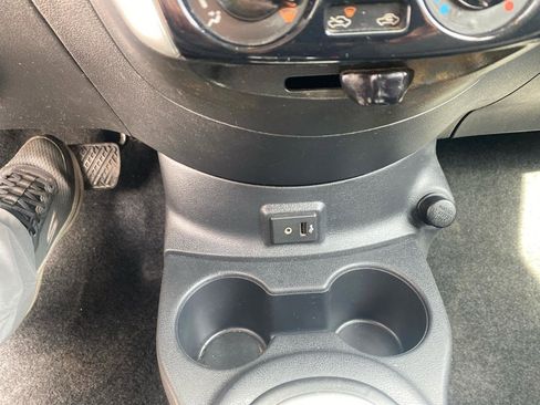 Used 2017 Nissan Versa SV w/ SV Special Edition Package image 14