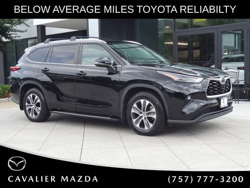 Used 2023 Toyota Highlander XLE AWD/4WD image 2