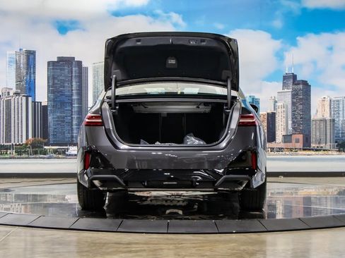 New 2026 BMW 530i xDrive w/ M Sport Package image 12