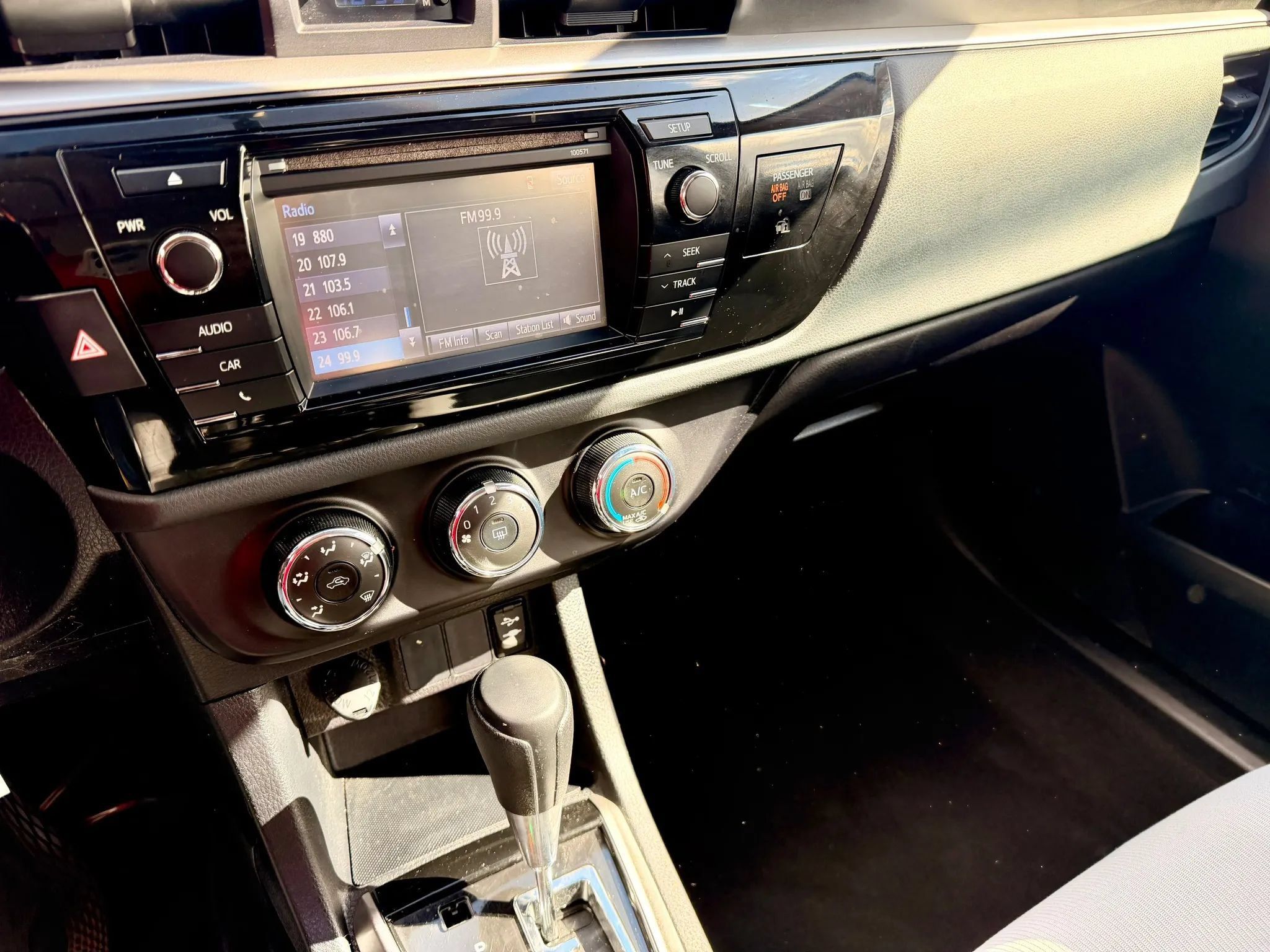 Used 2016 Toyota Corolla L FWD image 10